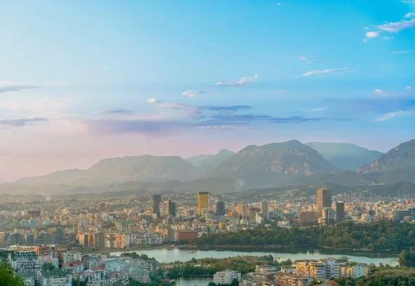 Tirane, jepet me qera apartament 1+1 Kati 2, 60 m² 400 € (Yzberisht)