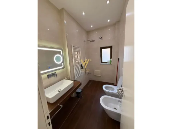 Tirane, jepet me qera apartament 2+1 Kati 4, 90 m² 750 € (MYSLYM SHYRI)