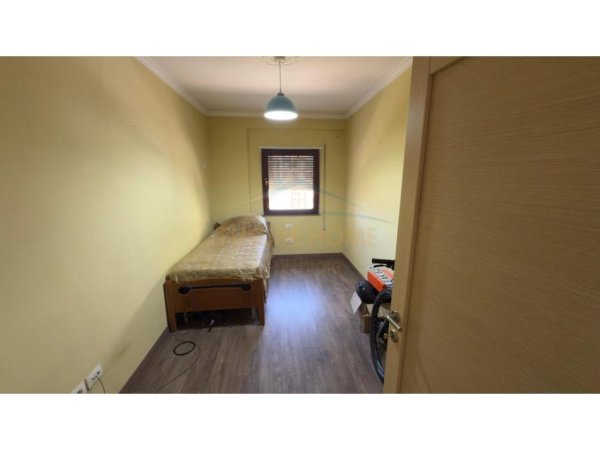 Tirane, shitet apartament 2+1+Ballkon Kati 1, 130 m² 240.000 € (KOPSHTI BOTANIK)  PRM53616