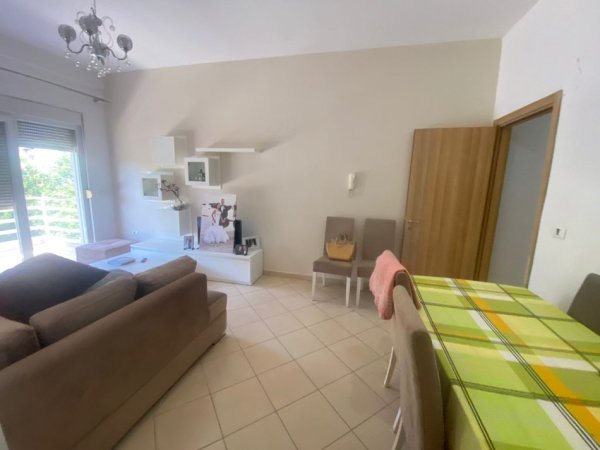 Tirane, jepet me qera apartament 2+1 Kati 3, 100 m² 500 € (Rruga allaman dervishi)