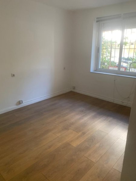 ZYRE ME QIRA  420 € (21 DHJETORIT)