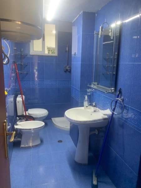 ZYRE ME QIRA  420 € (21 DHJETORIT)