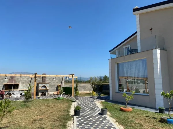 Tirane, shitet 2 Katshe Kati 2, 800 m² 350.000 € Fortuzaj