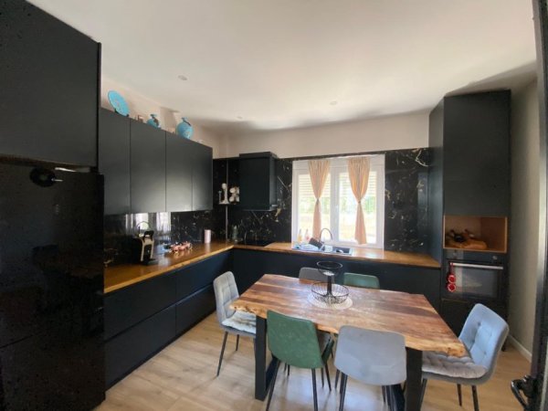 Tirane, shitet 2 Katshe Kati 2, 800 m² 350.000 € Fortuzaj