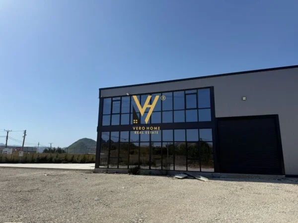 Tirane, jepet me qera magazine Kati 0, 4.900 m² 3.500 € (VAQARR)