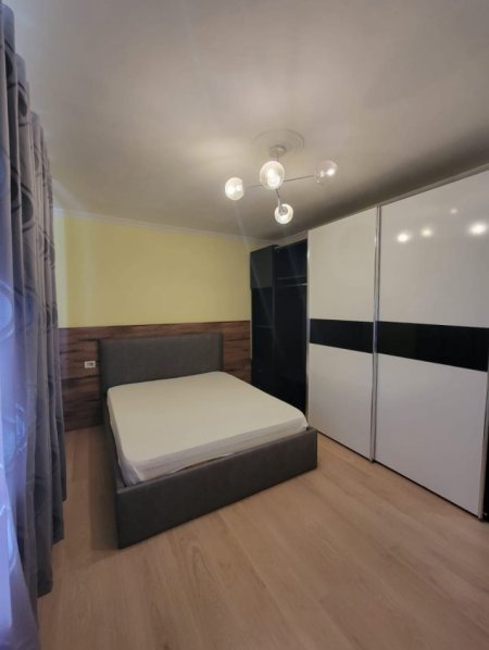 Jepet me Qera Super Apartament 1+1 ne Qender te Tiranes tek Pazari i Ri afer Qendres 550 €
