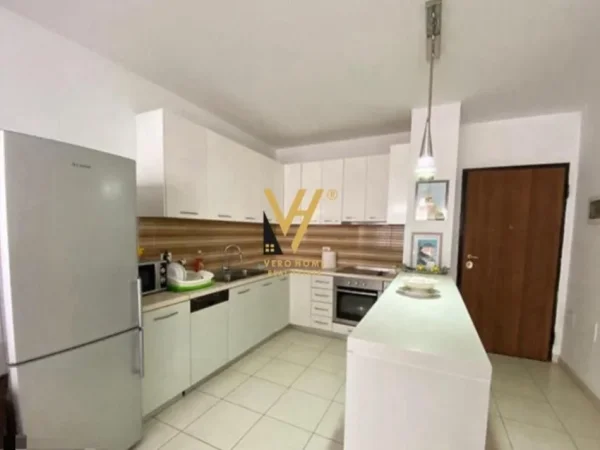 Tirane, shitet apartament 1+1+Ballkon Kati 4, 64 m² 102.000 € (YZBERISHT)