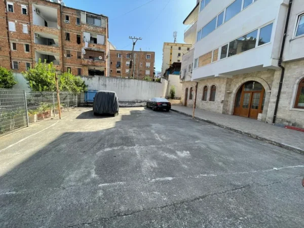 Qera Objekt Biznesi 5-katshe te Rruga Aleksander Moisiu, Tiranë - 5250€