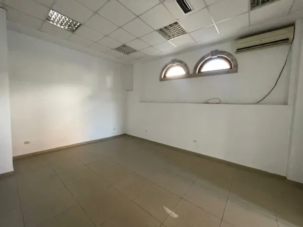 Qera Objekt Biznesi 5-katshe te Rruga Aleksander Moisiu, Tiranë - 5250€