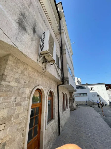 Qera Objekt Biznesi 5-katshe te Rruga Aleksander Moisiu, Tiranë - 5250€