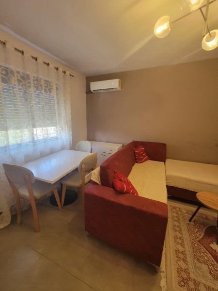 Jepet me qera apartament 1+1 – Tek Spitalet  450 €