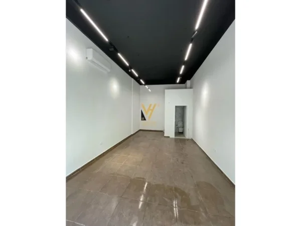 Tirane, shitet dyqan Kati 0, 33 m² 149.000 € (KOMUNA E PARISIT)