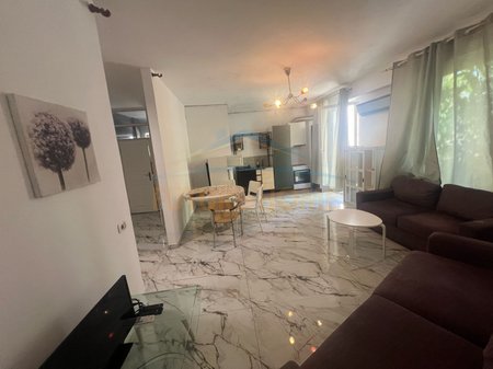 Tirane, jepet me qera apartament 2+1 Kati 1, 90 m² 550 € 