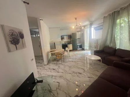 Tirane, jepet me qera apartament 2+1 Kati 1, 90 m² 550 € 