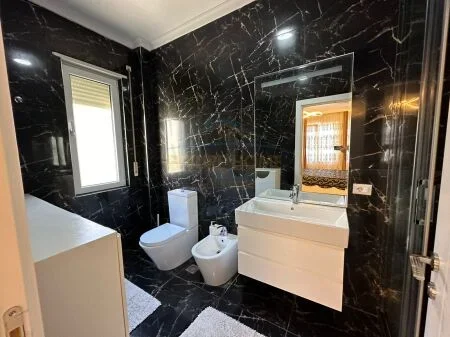 Tirane, shitet apartament 3+1+2+Post Parkimi+Ballkon Kati 3, 123 m² 250.000 € (Kopshti Botanik)