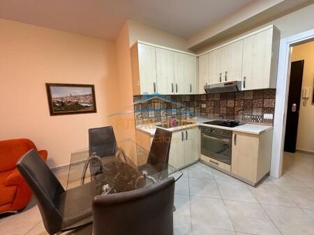 Tirane, jepet me qera apartament 2+1 Kati 3, 86 m² 560 € 