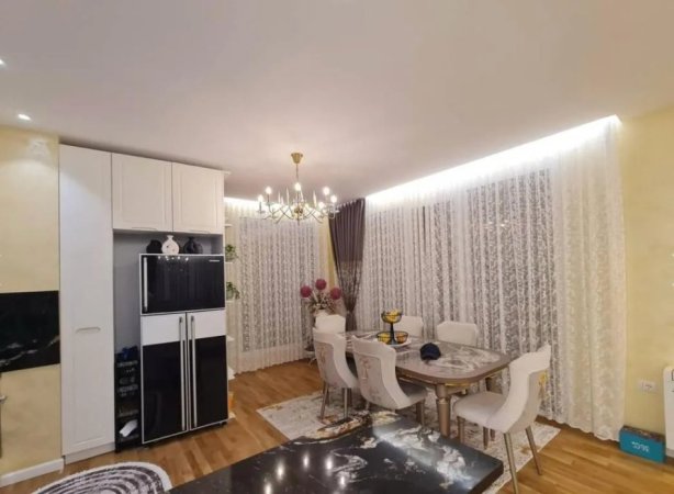 Durres, shitet Vile 2 Katshe Kati 2, 420 m² 450.000 € (Gjiri Lalzit)