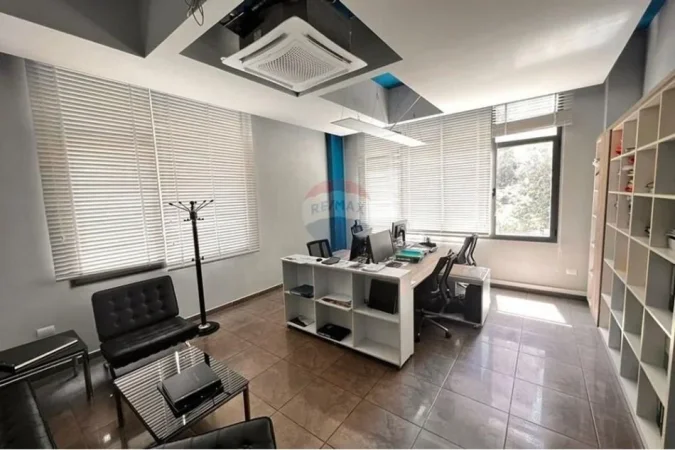 Tirane, jepet me qera zyre Kati 3, 90 m² 900 € (Shkolla At Zef Pellumbi)