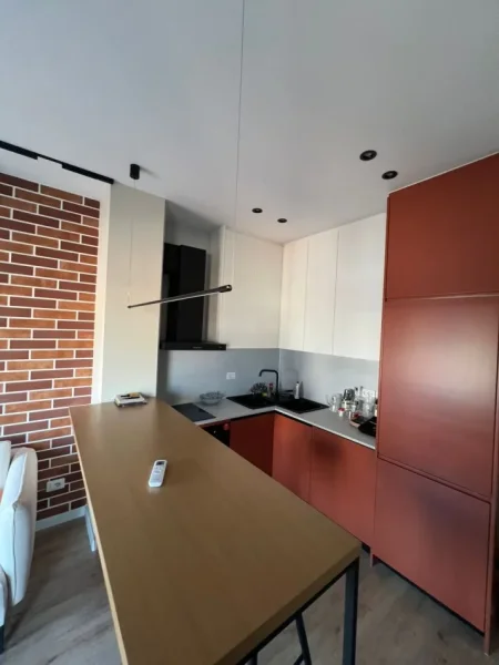 Tirane, jepet me qera apartament 1+1+Ballkon Kati 6, 55 m² 675 € (bulevarid i ri)