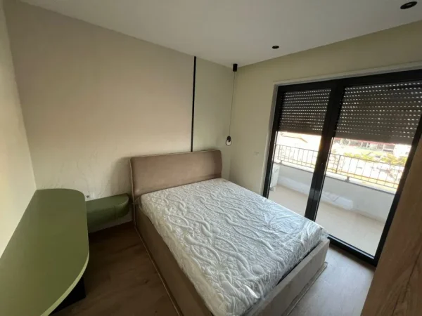 Tirane, jepet me qera apartament 1+1+Ballkon Kati 6, 55 m² 675 € (bulevarid i ri)