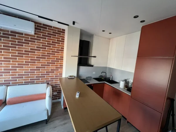 Tirane, jepet me qera apartament 1+1+Ballkon Kati 6, 55 m² 675 € (bulevarid i ri)