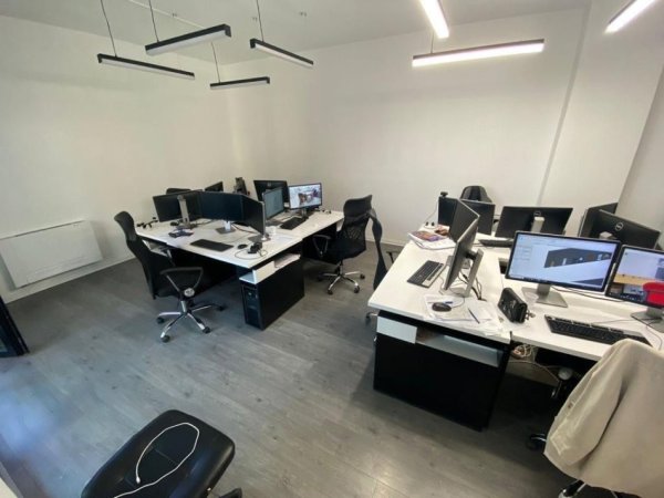 Tirane, jepet me qera zyre Kati 4, 133 m² 950 € (SQUARE 21)