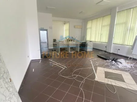 Tirane, jepet me qera ambjent biznesi Kati 1, 300 m² 3.500 € (Komuna e Parisit)