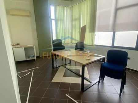 Tirane, jepet me qera ambjent biznesi Kati 1, 300 m² 3.500 € (Komuna e Parisit)