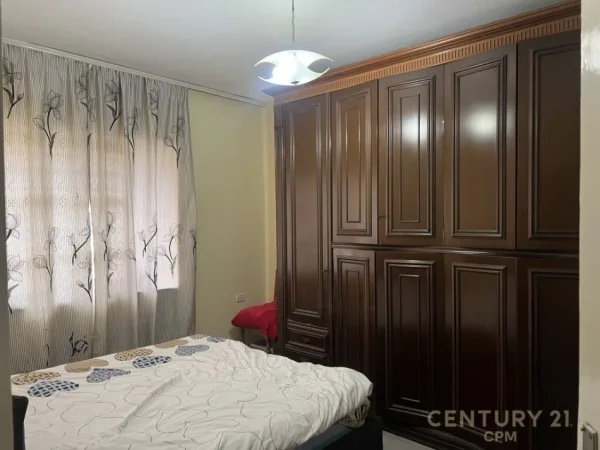 Tirane, jepet me qera apartament 2+1 Kati 4, 93 m² 550 € (Vasil Shanto)