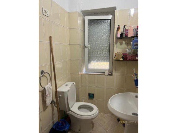Tirane, jepet me qera apartament 2+1 Kati 2, 67 m² 450 € (Medreseja)
