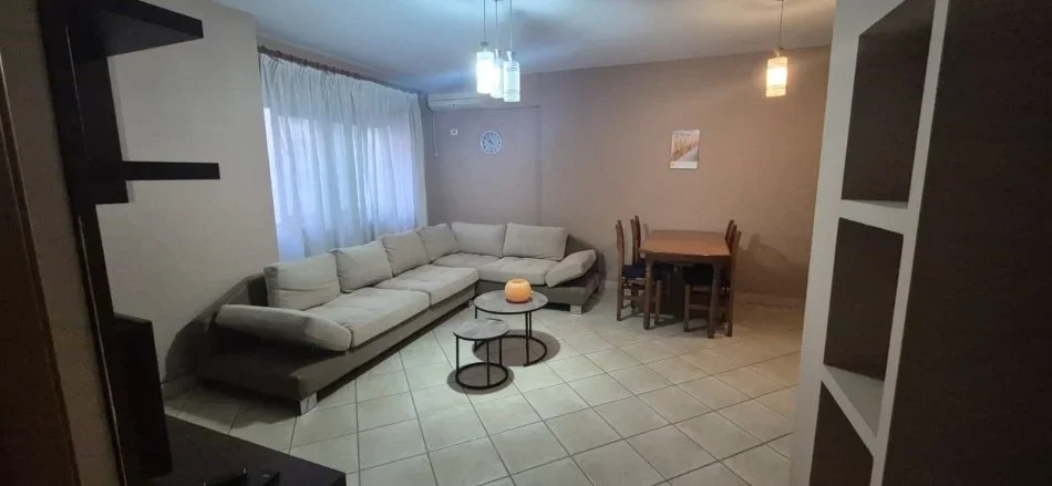 Tirane, jepet me qera apartament 2+1 Kati 5, 92 m² 650 € (rrugen Shefqet Musaraj)