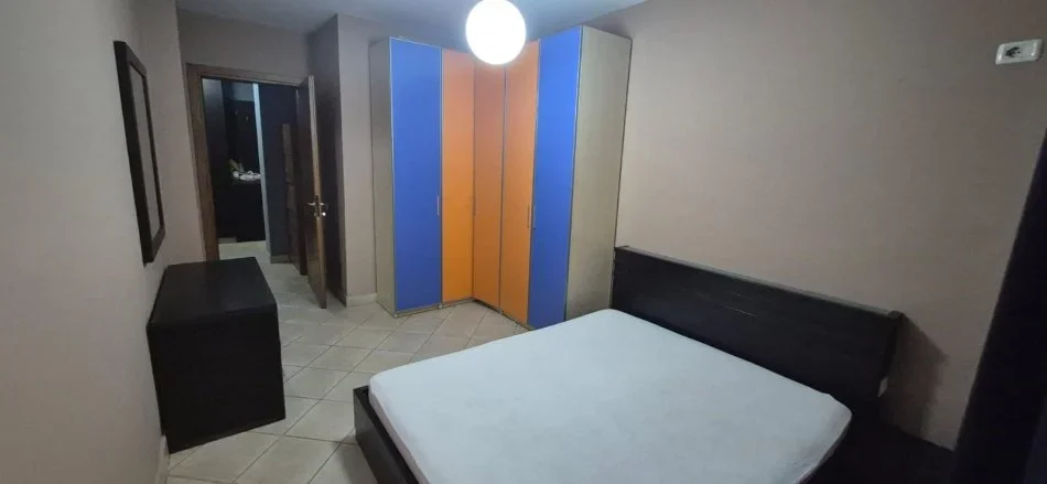 Tirane, jepet me qera apartament 2+1 Kati 5, 92 m² 650 € (rrugen Shefqet Musaraj)