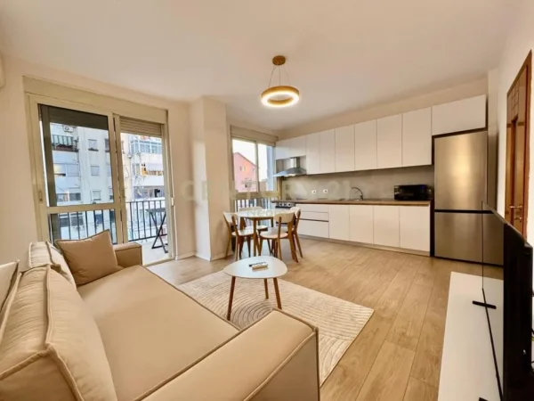 Tirane, jepet me qera apartament 2+1 Kati 5, 75 m² 700 € (Rruga e Kavajes)