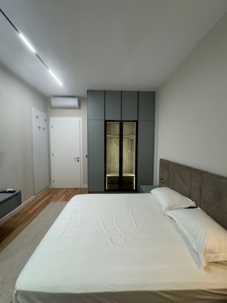 Tirane, jepet me qera apartament 1+1+Aneks+Ballkon Kati 5, 78 m² 1.000 € (Rruga Kavajes)