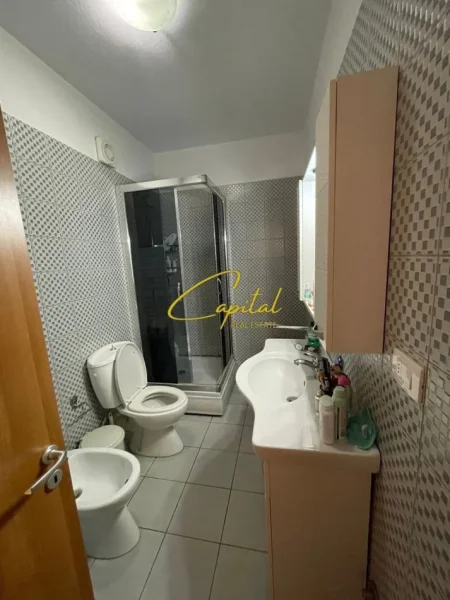 Tirane, shitet apartament 1+1 Kati 4, 63 m² 102.000 € (YZBERISHT)