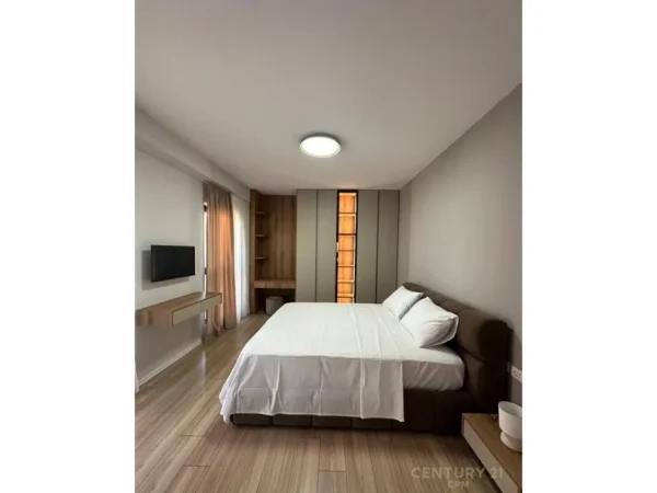 Tirane, jepet me qera apartament 2+1 Kati 8, 154 m² 1.400 € (Garden Building)