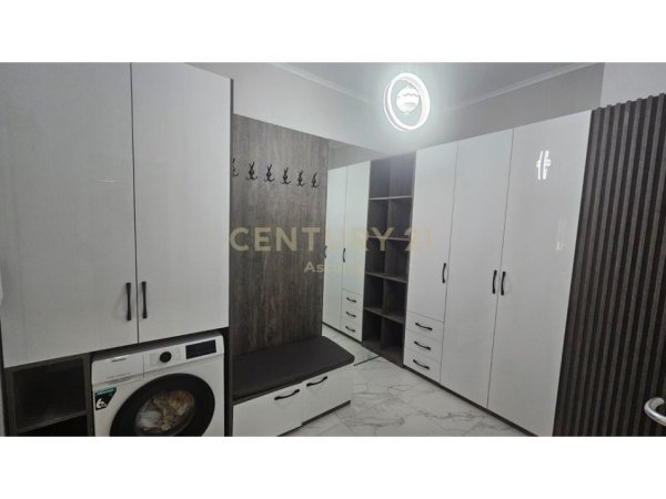 Tirane, jepet me qera apartament 2+1 Kati 4, 116 m² 500 € (Kinostudio)