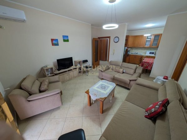 Tirane, jepet me qera apartament 3+1 Kati 7, 125 m² 900 € (Kisha Katolike)