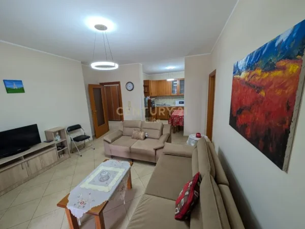 Tirane, jepet me qera apartament 3+1 Kati 7, 125 m² 900 € (Kisha Katolike)