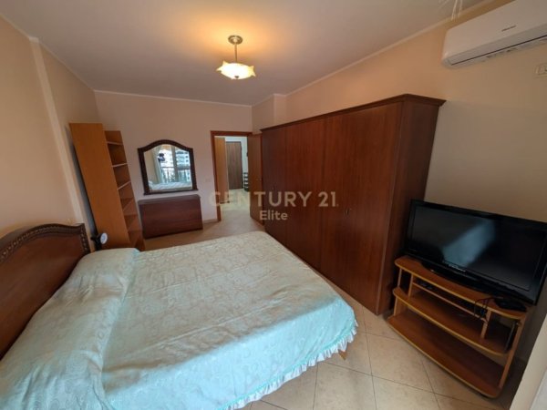 Tirane, jepet me qera apartament 3+1 Kati 7, 125 m² 900 € (Kisha Katolike)