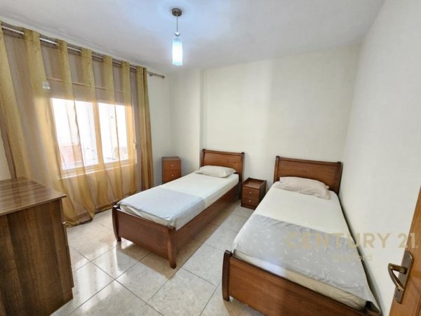 Tirane, jepet me qera apartament 2+1 Kati 1, 80 m² 350 € (Kofra e Priftit)