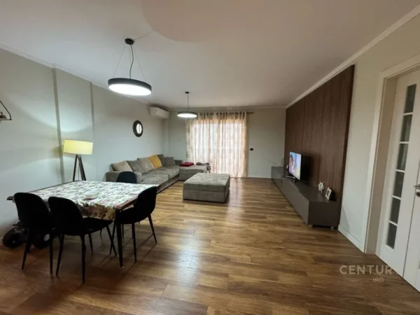 Tirane, jepet me qera apartament 2+1 Kati 4, 147 m² 900 € (Rruga kavajes)