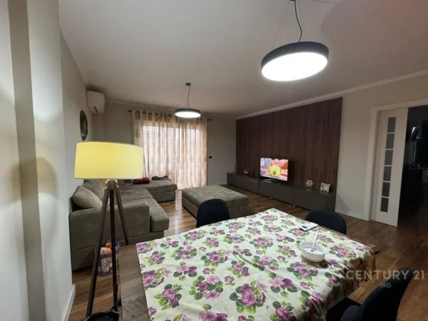 Tirane, jepet me qera apartament 2+1 Kati 4, 147 m² 900 € (Rruga kavajes)
