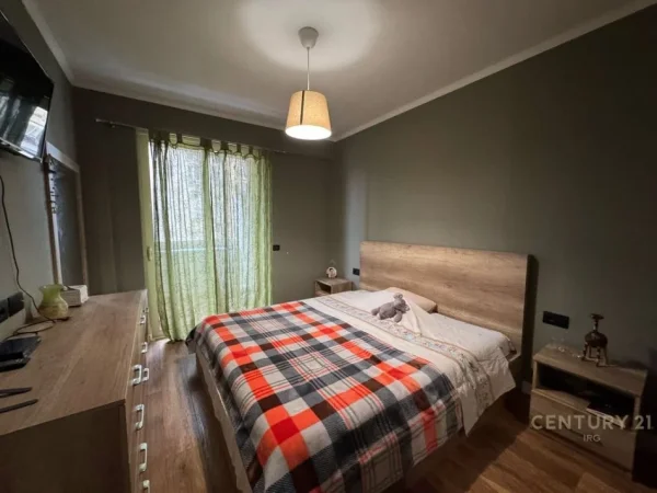 Tirane, jepet me qera apartament 2+1 Kati 4, 147 m² 900 € (Rruga kavajes)