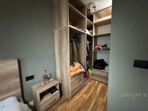 Tirane, jepet me qera apartament 2+1 Kati 4, 147 m² 900 € (Rruga kavajes)