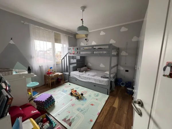 Tirane, jepet me qera apartament 2+1 Kati 4, 147 m² 900 € (Rruga kavajes)