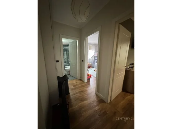 Tirane, jepet me qera apartament 2+1 Kati 4, 147 m² 900 € (Rruga kavajes)