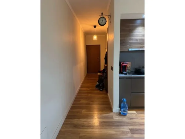 Tirane, jepet me qera apartament 2+1 Kati 4, 147 m² 900 € (Rruga kavajes)