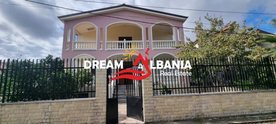 Tirane, jepet me qera Vile 3 Katshe , 465 m² 4.000 € (prane Pallatit te Brigadave)