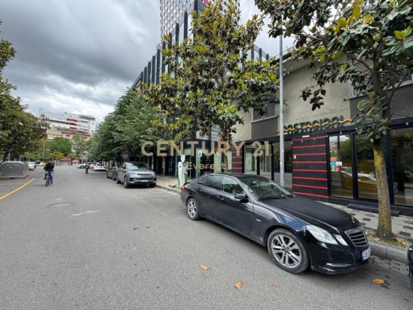 Tirane, jepet me qera ambjent biznesi Kati 0, 69 m² 2.200 € (SHESHI SKENDERBEJ)